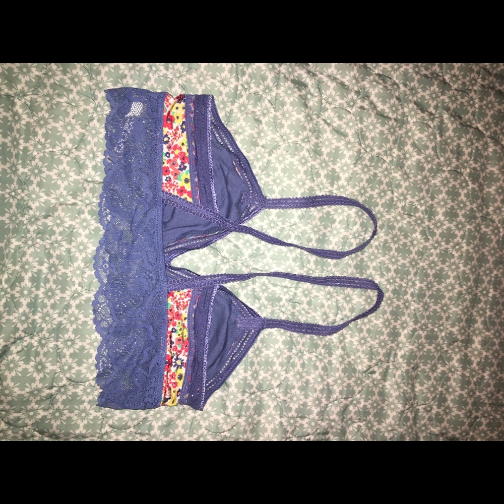 Bras - Picture 2 of 7